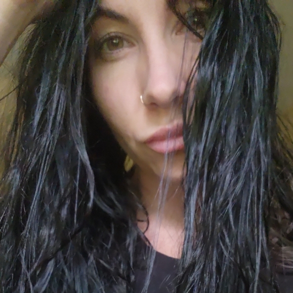 Meet your Posher, Kayla - Picture 2 of 4